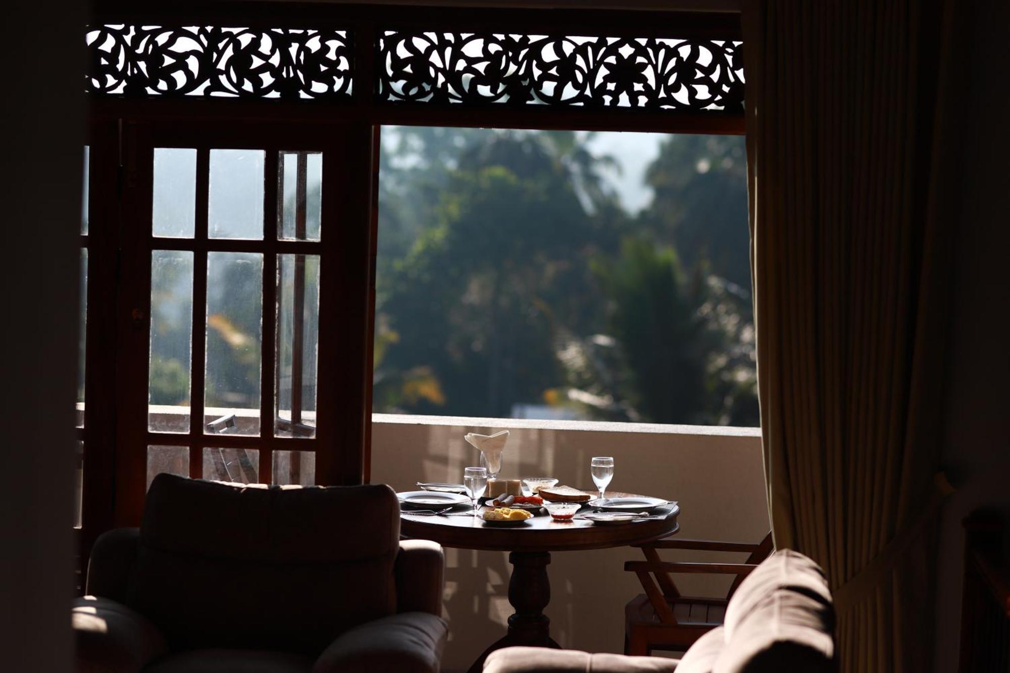Golden Shower Inn Kandy Exterior foto