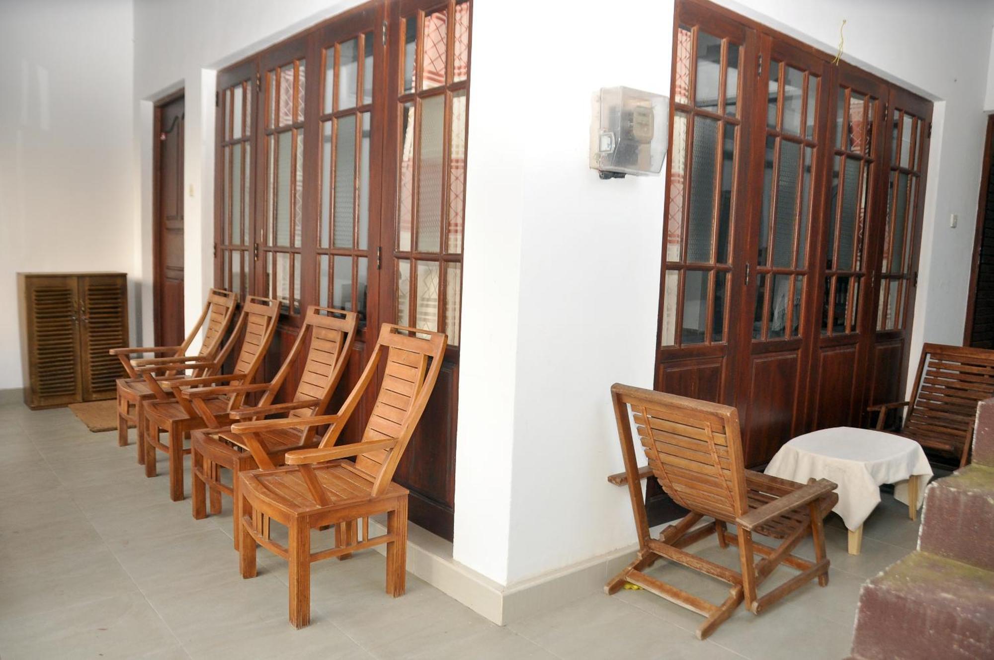 Golden Shower Inn Kandy Exterior foto