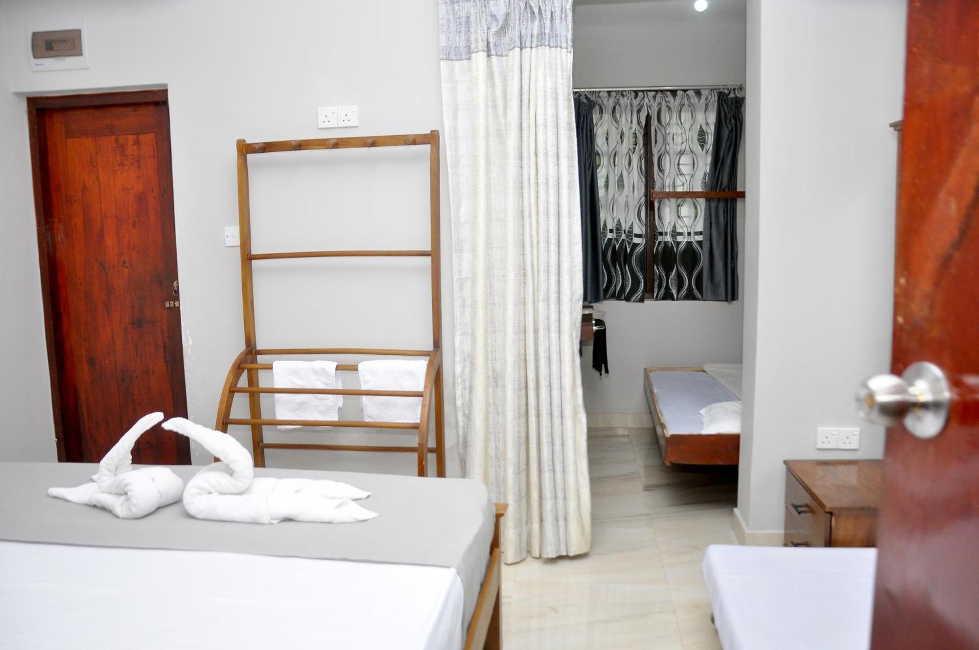 Golden Shower Inn Kandy Exterior foto