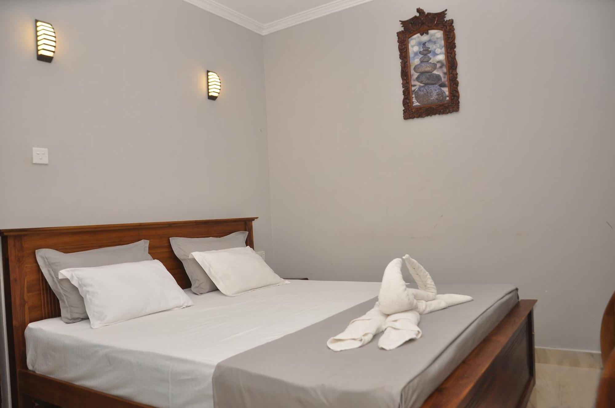 Golden Shower Inn Kandy Exterior foto